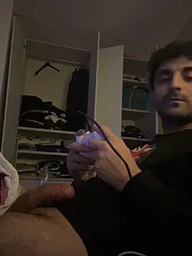 Snapshot of elia2711 chatting on February 12, 2026, 5:24 am elia2711 online show from February 12, 2026, 5:24 am