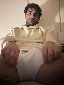 Snapshot of elia2711 chatting on March 3, 2026, 12:06 am elia2711 online show from March 3, 2026, 12:06 am