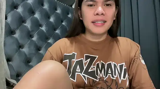 Snapshot of Mooree_naba chatting on January 12, 2025, 10:33 pm Mooree naba online show from January 12, 2025, 10:33 pm