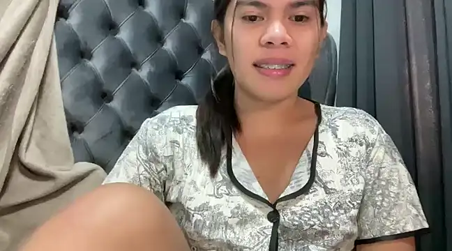 Snapshot of Mooree_naba chatting on January 17, 2025, 11:18 pm Mooree naba online show from January 17, 2025, 11:18 pm