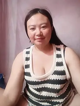 Snapshot of lisn-cute chatting on June 9, 2026, 11:05 pm lisn-cute online show from June 9, 2026, 11:05 pm