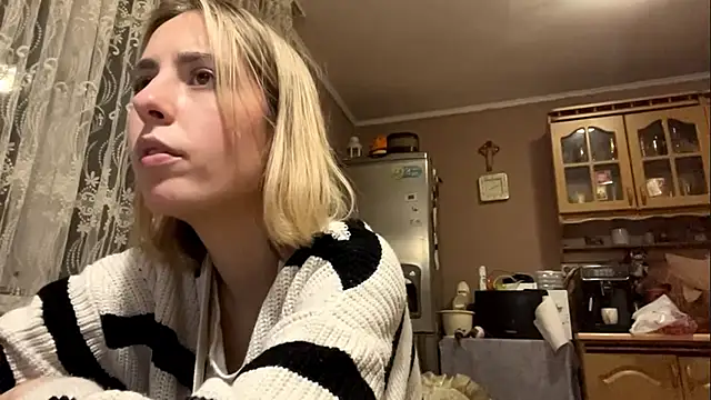 Snapshot of CharmingBlonde chatting on February 22, 2026, 5:11 pm CharmingBlonde online show from February 22, 2026, 5:11 pm