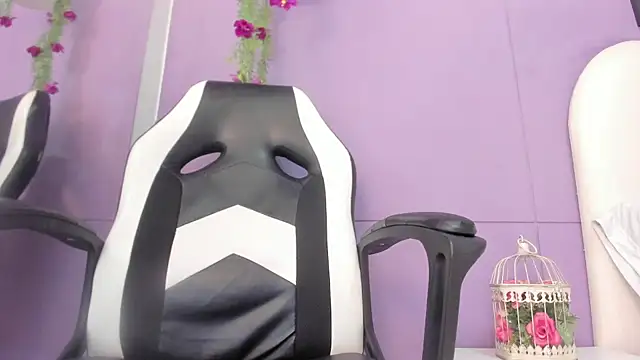 Snapshot of luna_bradley_ chatting on February 24, 2026, 12:25 pm luna bradley online show from February 24, 2026, 12:25 pm