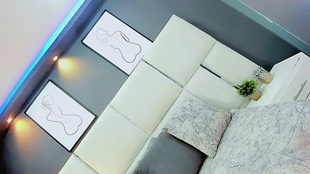 Daniiela Foxx online show from February 13, 2026, 9:00 pm