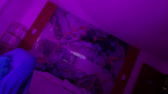 evelin 24  online show from April 18, 2026, 7:07 pm