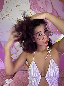 Woo isDaphne online show from April 12, 2026, 10:59 pm