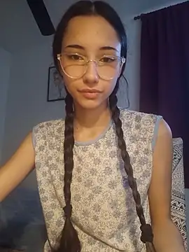 isaaabelaaa online show from March 19, 2026, 11:03 am