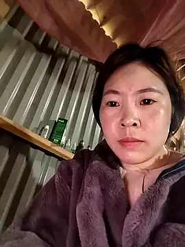 Yiyoongg online show from February 14, 2026, 1:24 am