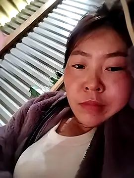 Yiyoongg online show from March 16, 2026, 7:23 am