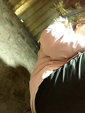 Yiyoongg online show from March 19, 2026, 1:09 am