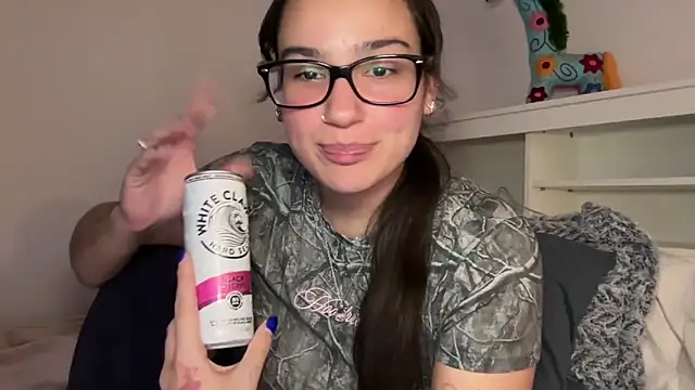 anitayurmoniii online show from June 19, 2026, 3:22 am