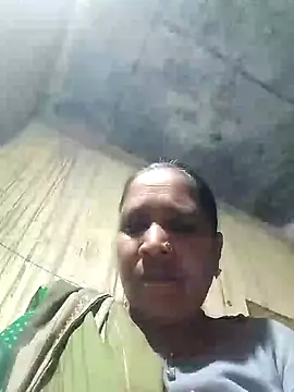 Snapshot of Loomaraj chatting on February 23, 2026, 12:57 pm Loomaraj online show from February 23, 2026, 12:57 pm