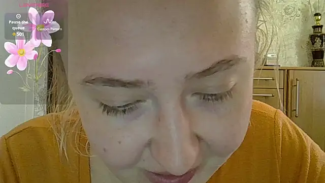 CurvyWild Lady30 online show from April 12, 2026, 10:20 am