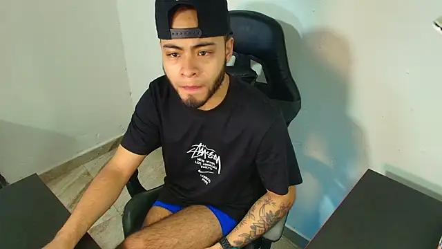 Snapshot of Xanderstone00 chatting on February 24, 2026, 5:00 pm Xanderstone00 online show from February 24, 2026, 5:00 pm