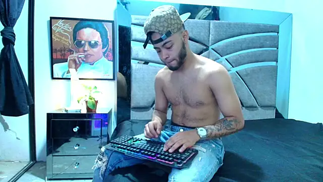 Xanderstone00 online show from May 28, 2026, 1:14 am
