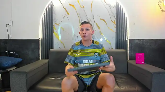 Isaak 26 online show from March 23, 2026, 4:44 pm