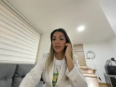 Encantadora Eva online show from February 17, 2026, 1:46 am