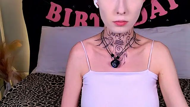 Snapshot of roxy_morrison_x chatting on July 9, 2026, 3:32 am roxy morrison x online show from July 9, 2026, 3:32 am