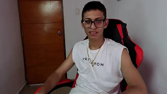 Snapshot of Niklausxxx chatting on February 21, 2026, 6:42 pm Niklausxxx online show from February 21, 2026, 6:42 pm