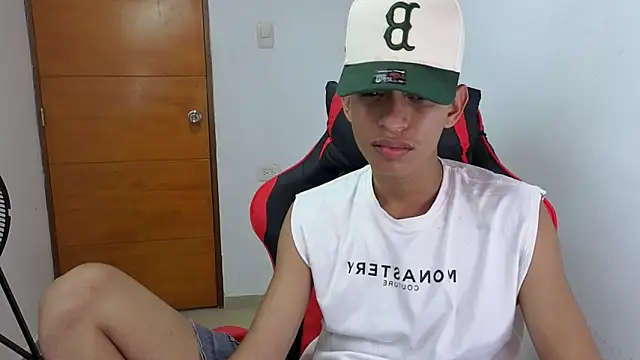 Snapshot of Niklausxxx chatting on February 28, 2026, 10:33 pm Niklausxxx online show from February 28, 2026, 10:33 pm