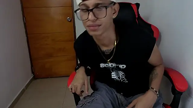 Snapshot of Niklausxxx chatting on March 3, 2026, 4:40 am Niklausxxx online show from March 3, 2026, 4:40 am