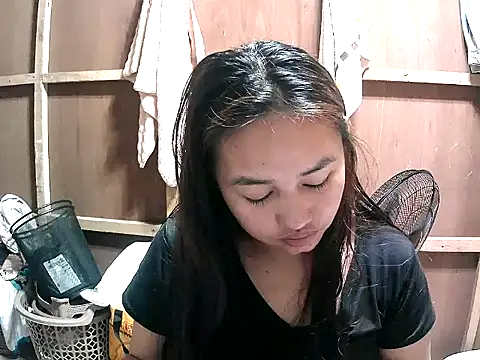 Snapshot of Cloudette_17 chatting on March 3, 2026, 10:32 am Cloudette 17 online show from March 3, 2026, 10:32 am