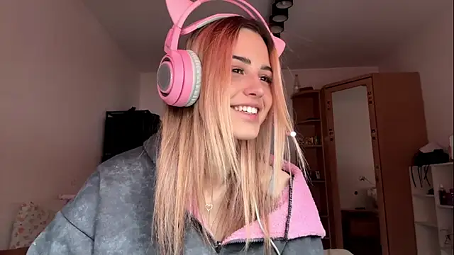 Snapshot of Evva_mayy chatting on February 10, 2026, 7:45 am Evva mayy online show from February 10, 2026, 7:45 am