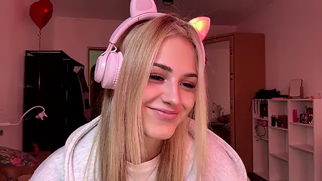 Snapshot of Evva_mayy chatting on February 19, 2026, 12:23 pm Evva mayy online show from February 19, 2026, 12:23 pm