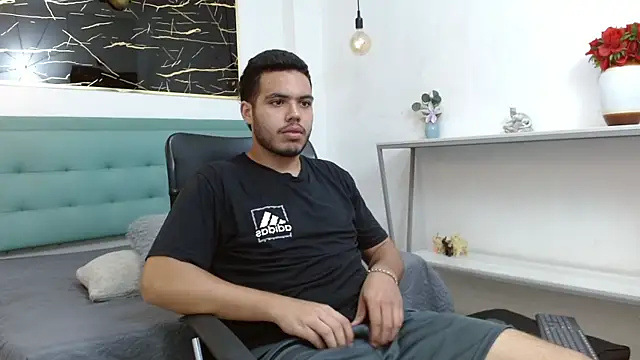 Snapshot of Trevor_Ash chatting on February 10, 2026, 3:21 am Trevor Ash online show from February 10, 2026, 3:21 am