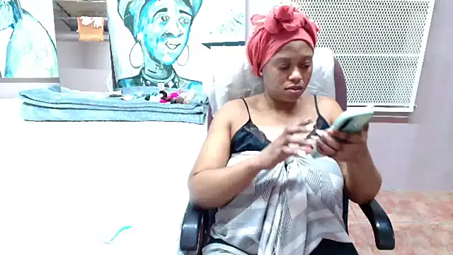 Snapshot of TyraHotxxx chatting on April 12, 2026, 9:14 am TyraHotxxx online show from April 12, 2026, 9:14 am