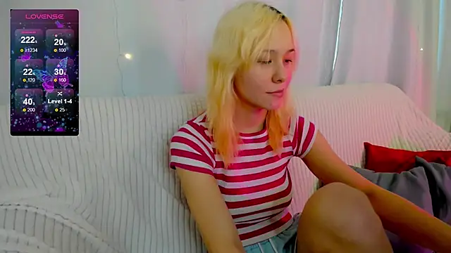 Snapshot of EmilyTrase chatting on March 2, 2026, 5:19 am EmilyTrase online show from March 2, 2026, 5:19 am