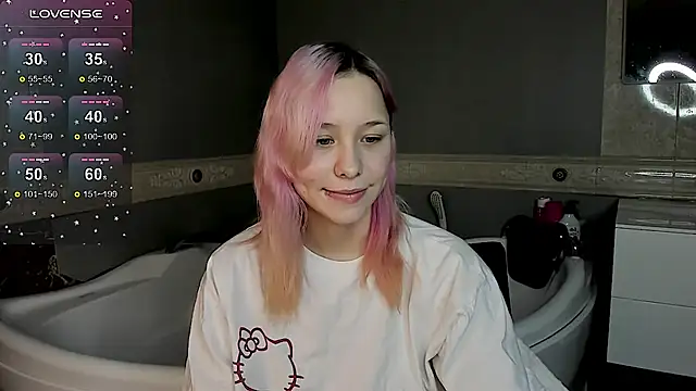 EmilyTrase online show from April 9, 2026, 6:19 am