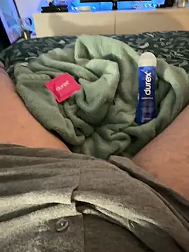 Snapshot of Thomascrtz chatting on March 1, 2026, 11:29 pm Thomascrtz online show from March 1, 2026, 11:29 pm