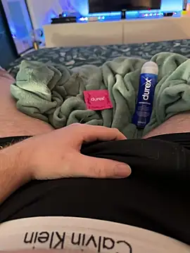 Snapshot of Thomascrtz chatting on March 14, 2026, 11:21 pm Thomascrtz online show from March 14, 2026, 11:21 pm