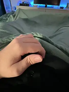 Snapshot of Thomascrtz chatting on April 7, 2026, 8:20 pm Thomascrtz online show from April 7, 2026, 8:20 pm