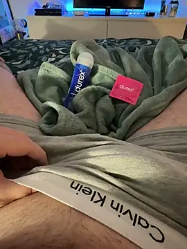 Snapshot of Thomascrtz chatting on April 14, 2026, 9:21 pm Thomascrtz online show from April 14, 2026, 9:21 pm