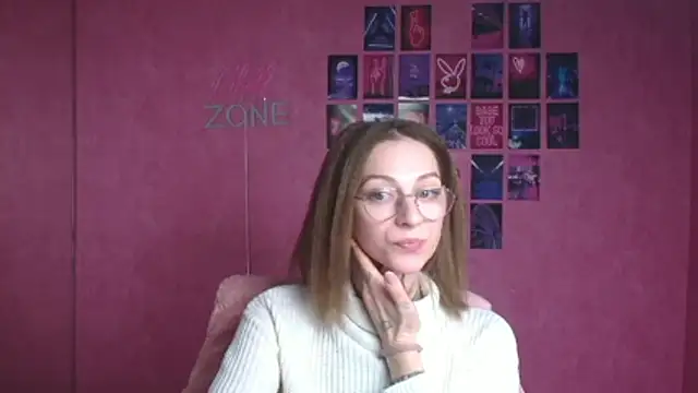 Snapshot of Esmi_Winter chatting on February 13, 2026, 7:26 am Esmi Winter online show from February 13, 2026, 7:26 am