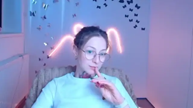 Esmi Winter online show from March 14, 2026, 12:32 pm