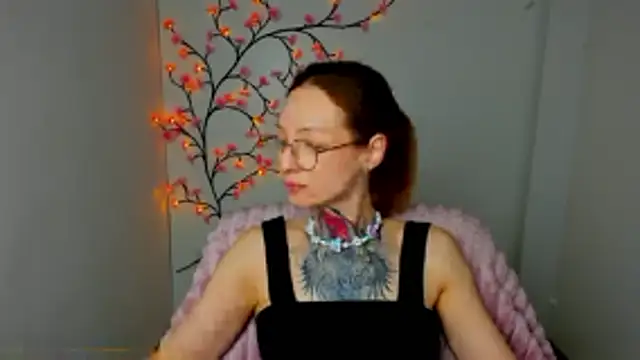 Esmi Winter online show from March 29, 2026, 6:19 pm