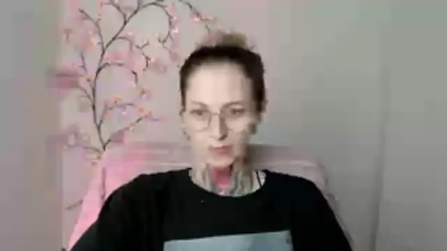 Esmi Winter online show from May 12, 2026, 5:54 pm