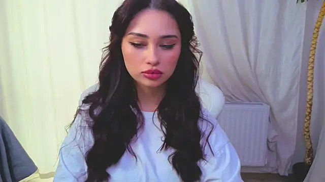 Sofia Plump online show from April 13, 2026, 12:54 pm