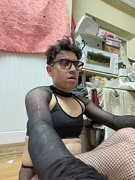 Femboysissy1919 online show from April 16, 2026, 9:39 pm