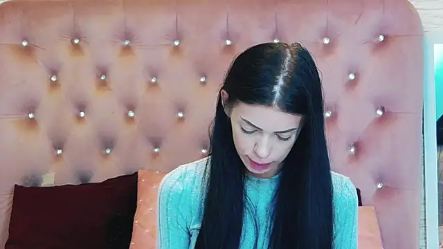 PeachyElla26 online show from February 13, 2026, 5:58 am