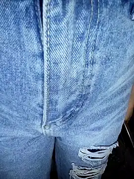 Layla luvv online show from March 1, 2026, 11:12 am