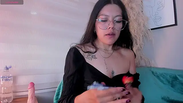 Lanadelrey 1 online show from February 13, 2026, 2:46 pm