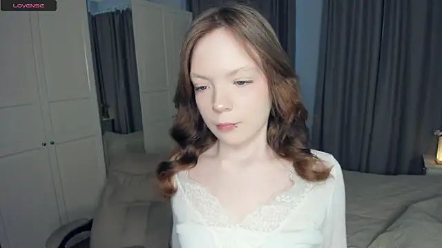 LavenderMitten online show from April 18, 2026, 5:33 am