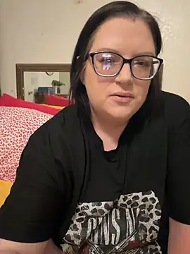 Snapshot of FreaksOffALeash3261 chatting on May 26, 2026, 4:41 am FreaksOffALeash3261 online show from May 26, 2026, 4:41 am
