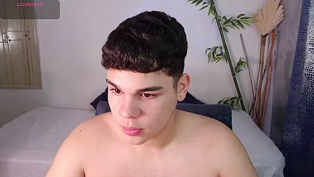 eithan jonnes online show from February 14, 2026, 6:26 pm