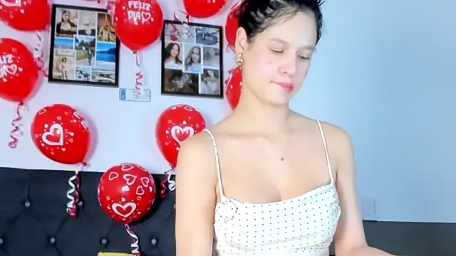 Snapshot of catalina_santana4 chatting on February 14, 2026, 3:47 am catalina santana4 online show from February 14, 2026, 3:47 am