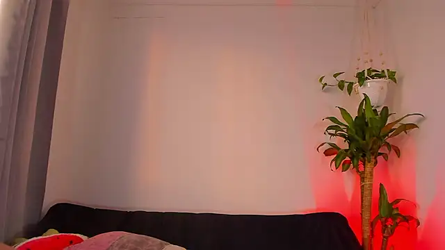 sara-jules online show from March 16, 2026, 11:36 am